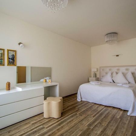 פראג Unique Charles Bridge 2Bdr Apartment. מראה חיצוני תמונה