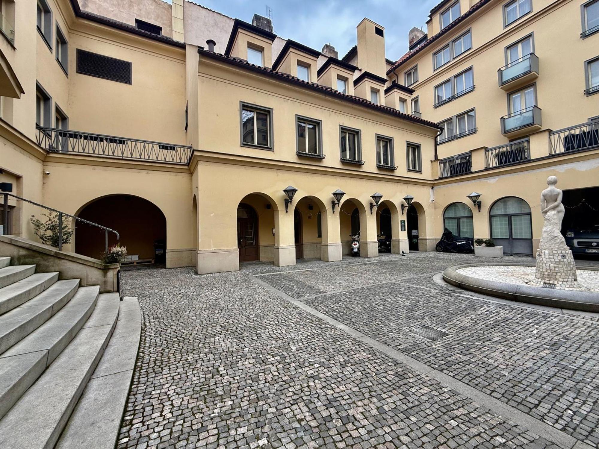 פראג Unique Charles Bridge 2Bdr Apartment. מראה חיצוני תמונה
