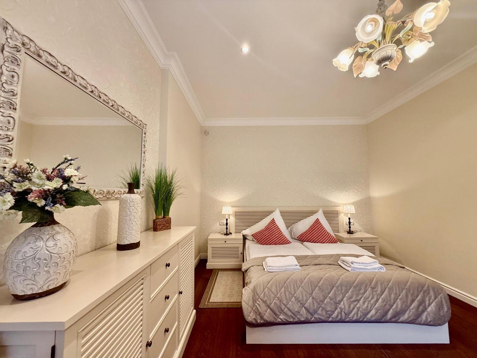 פראג Unique Charles Bridge 2Bdr Apartment. מראה חיצוני תמונה